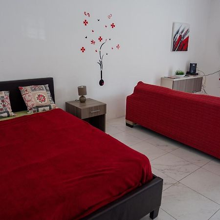 Seafront Apartment Between Valletta And Sliema Мсида Екстериор снимка