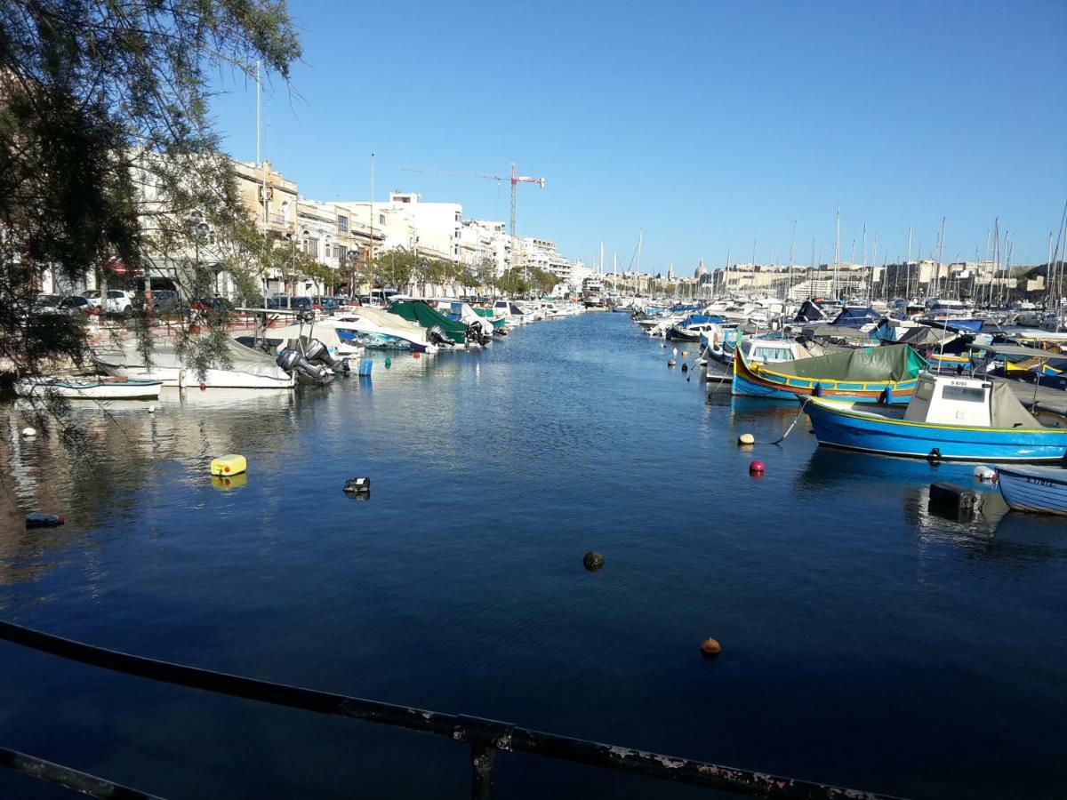Seafront Apartment Between Valletta And Sliema Мсида Екстериор снимка