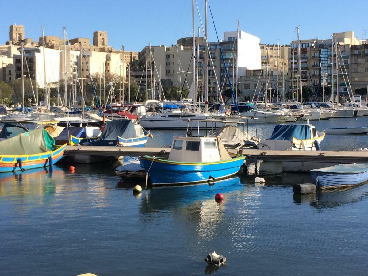 Seafront Apartment Between Valletta And Sliema Мсида Екстериор снимка