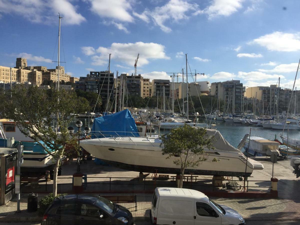 Seafront Apartment Between Valletta And Sliema Мсида Екстериор снимка
