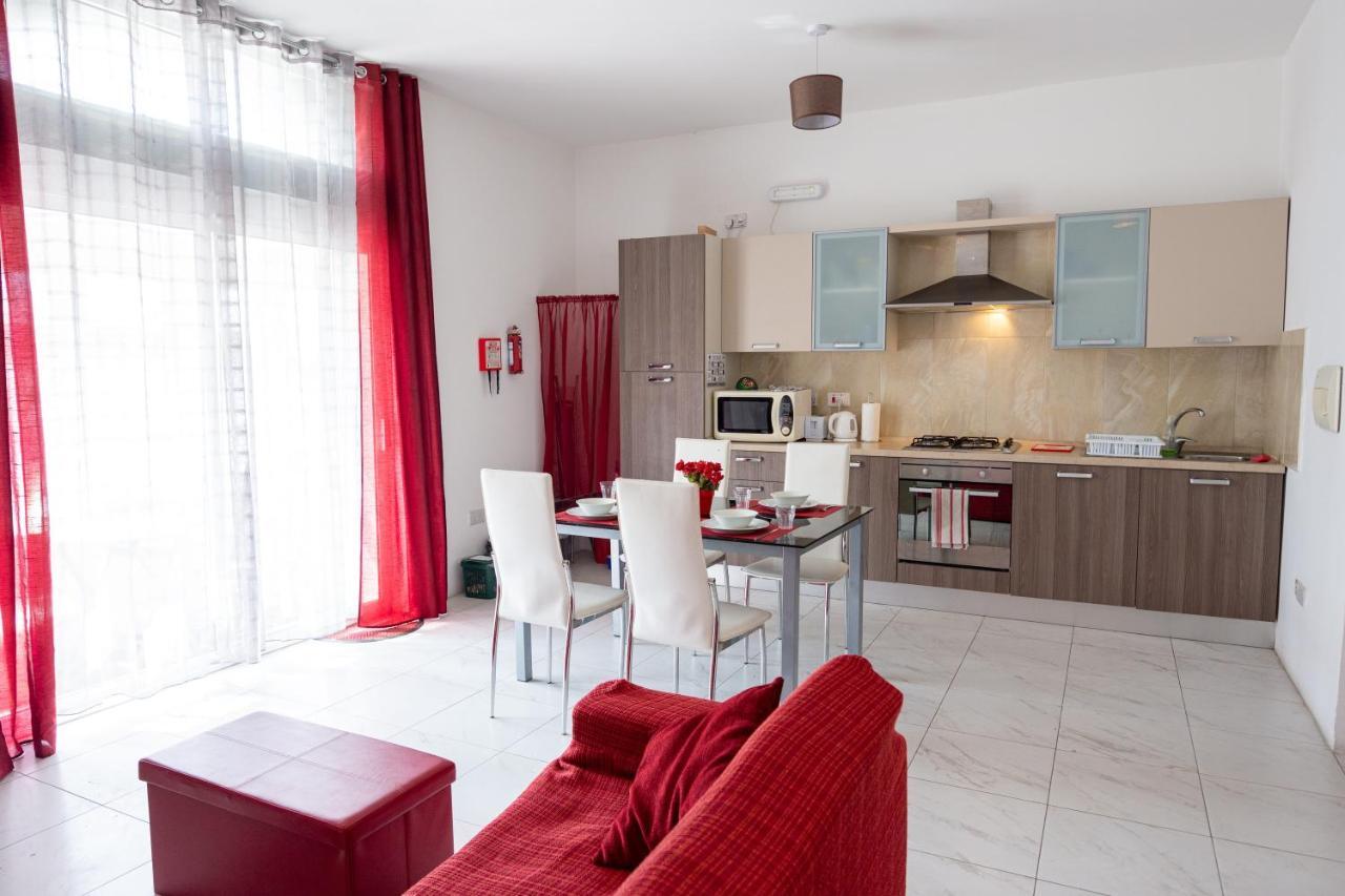 Seafront Apartment Between Valletta And Sliema Мсида Екстериор снимка