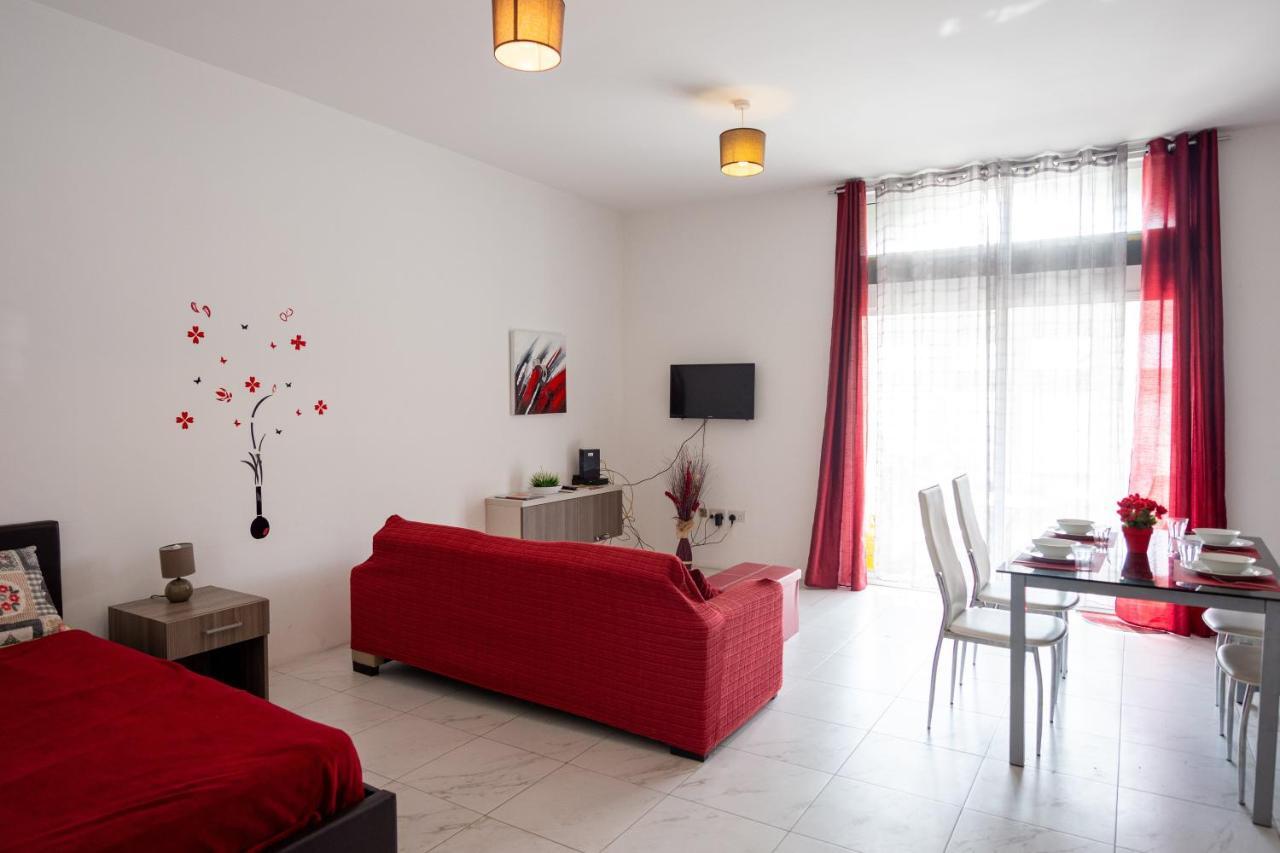 Seafront Apartment Between Valletta And Sliema Мсида Екстериор снимка